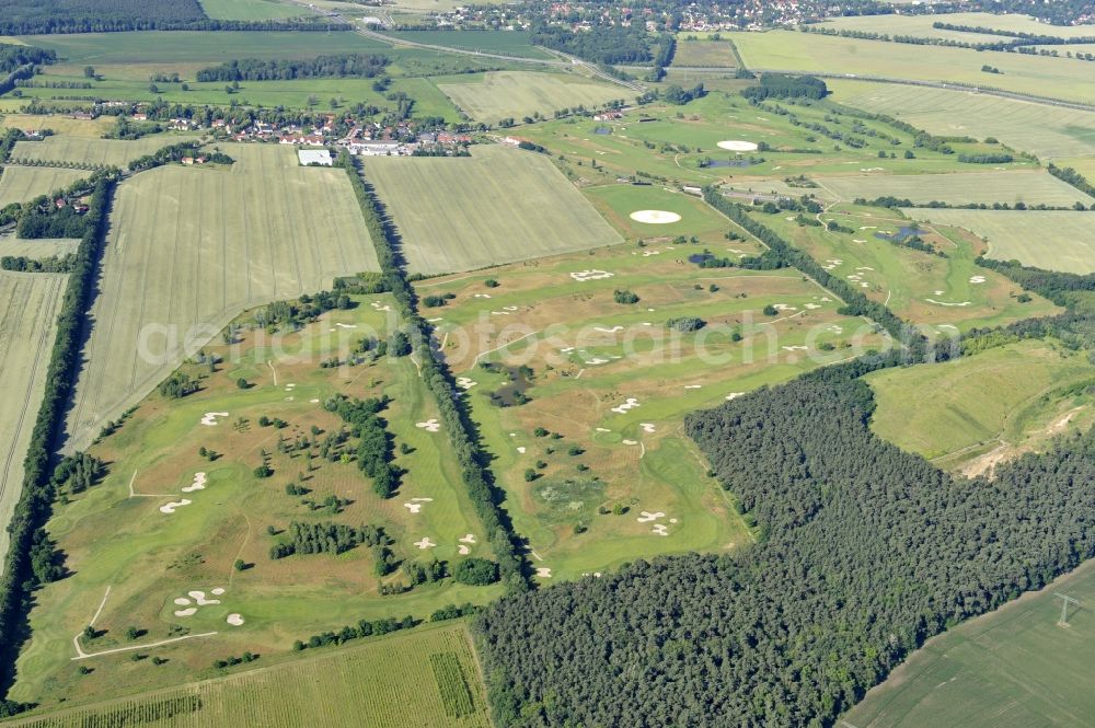 Groß Kienitz from above - View the golf course Great Kienitz southeast of the airport BER Construction. Pictured are on the occasion of the Lufthansa Airlines media Cup placed logos