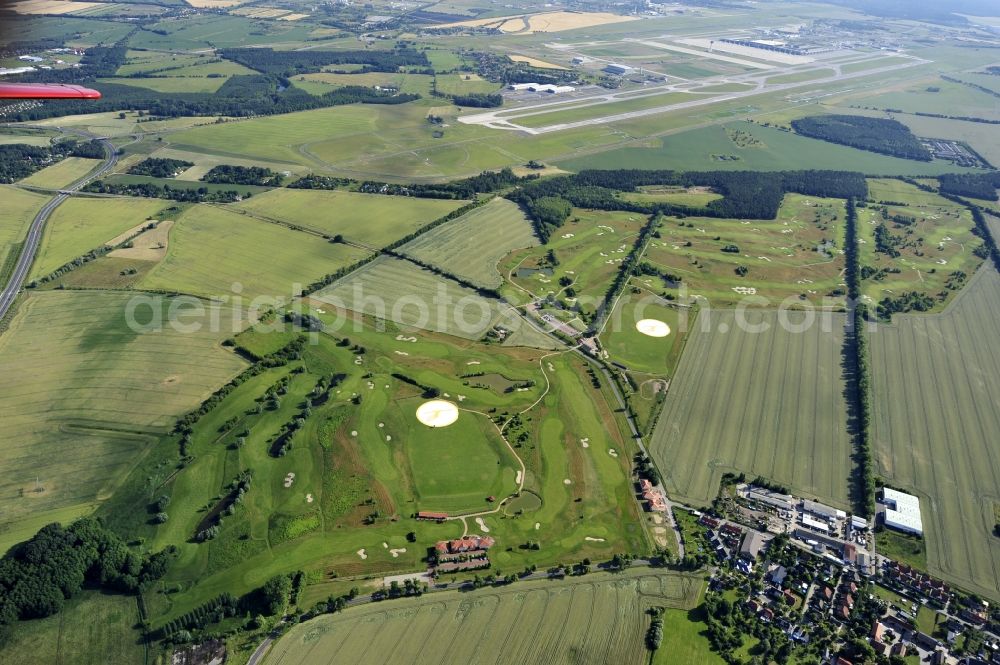 Groß Kienitz from the bird's eye view: View the golf course Great Kienitz southeast of the airport BER Construction. Pictured are on the occasion of the Lufthansa Airlines media Cup placed logos