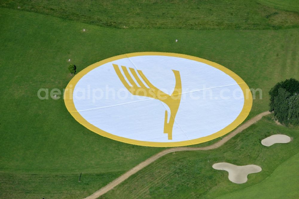 Aerial image Groß Kienitz - View the golf course Great Kienitz southeast of the airport BER Construction. Pictured are on the occasion of the Lufthansa Airlines media Cup placed logos