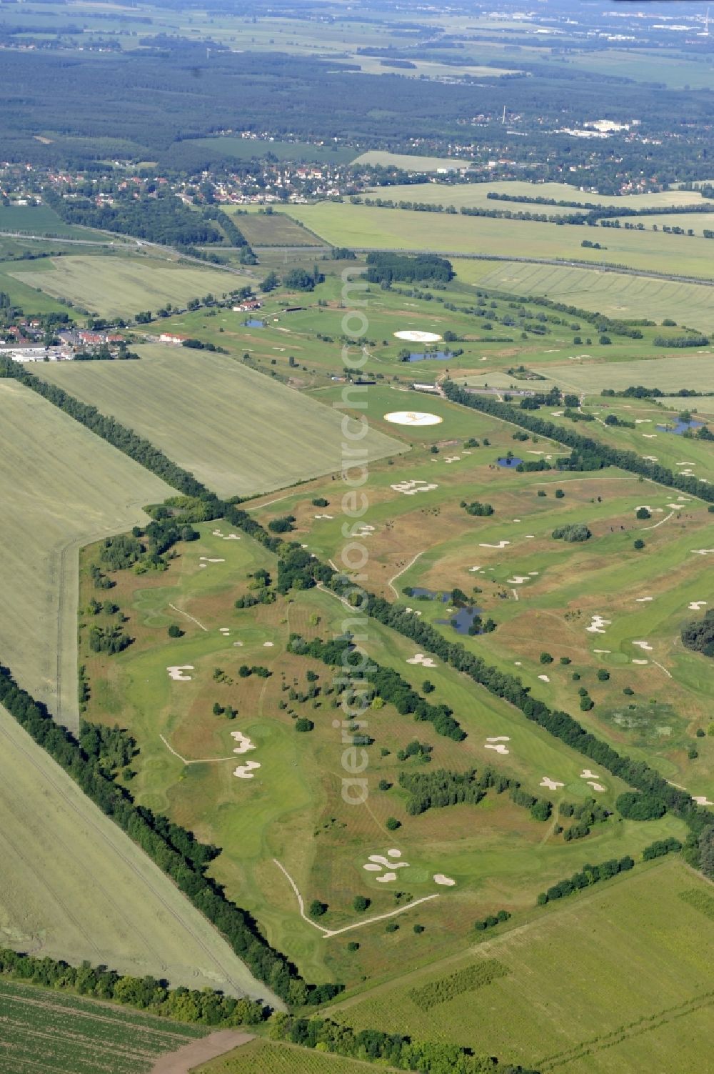 Aerial image Groß Kienitz - View the golf course Great Kienitz southeast of the airport BER Construction. Pictured are on the occasion of the Lufthansa Airlines media Cup placed logos