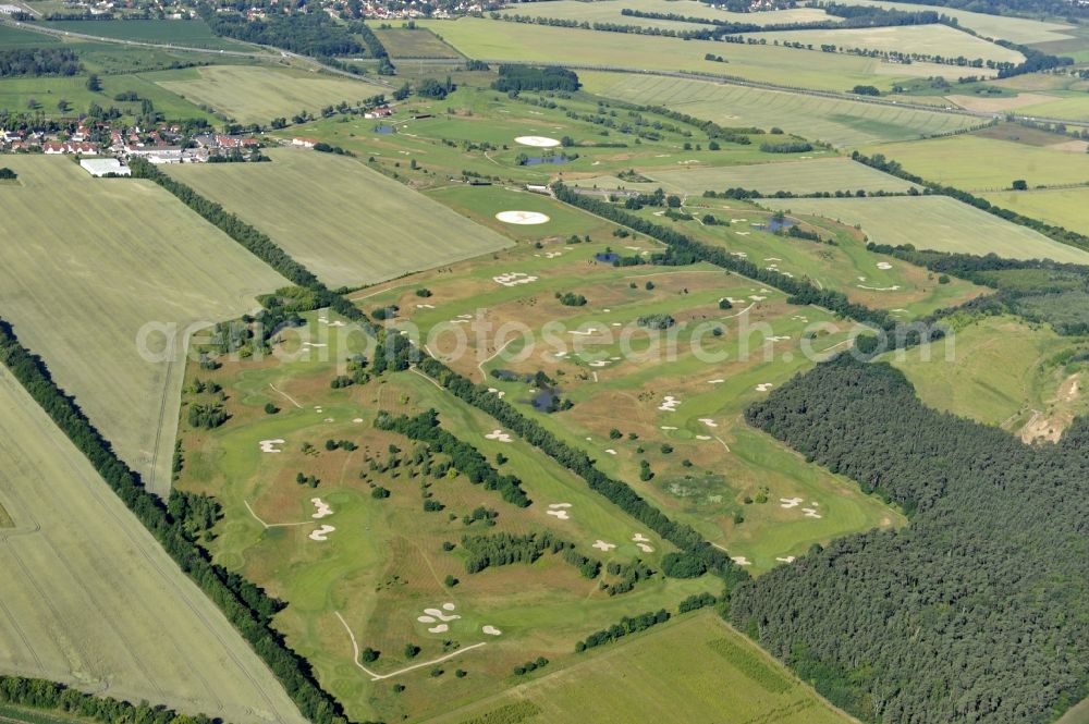 Aerial photograph Groß Kienitz - View the golf course Great Kienitz southeast of the airport BER Construction. Pictured are on the occasion of the Lufthansa Airlines media Cup placed logos