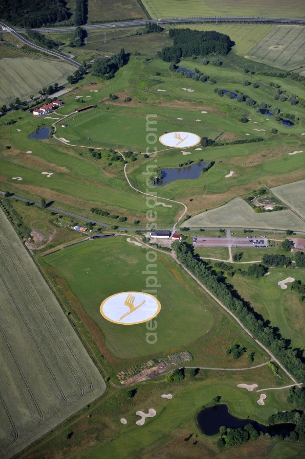 Groß Kienitz from the bird's eye view: View the golf course Great Kienitz southeast of the airport BER Construction. Pictured are on the occasion of the Lufthansa Airlines media Cup placed logos