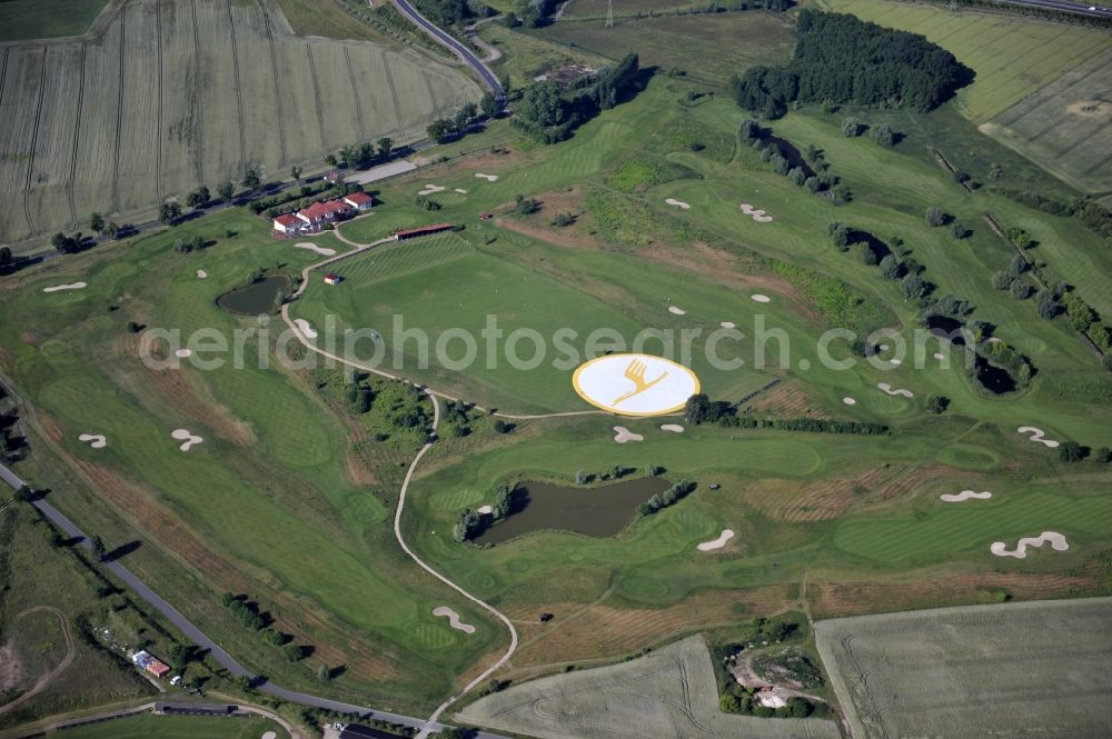 Aerial image Groß Kienitz - View the golf course Great Kienitz southeast of the airport BER Construction. Pictured are on the occasion of the Lufthansa Airlines media Cup placed logos