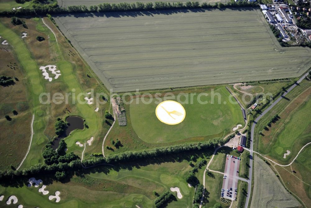 Groß Kienitz from above - View the golf course Great Kienitz southeast of the airport BER Construction. Pictured are on the occasion of the Lufthansa Airlines media Cup placed logos