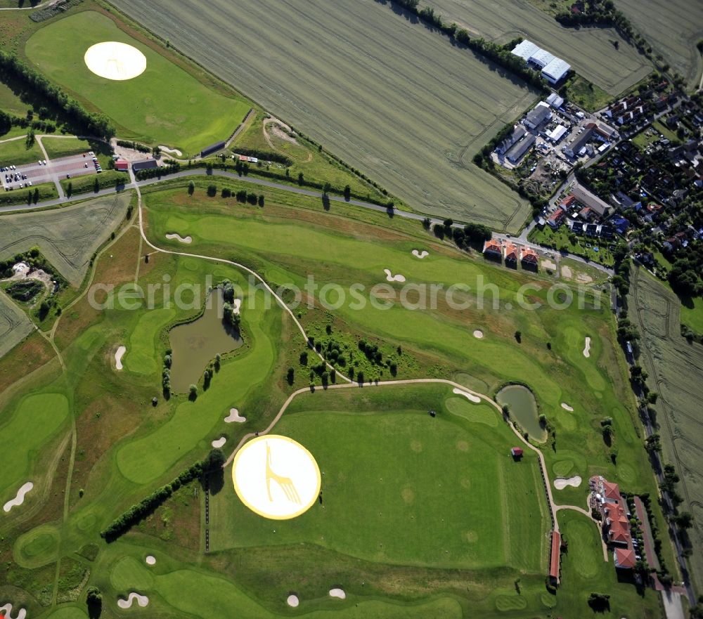 Aerial image Groß Kienitz - View the golf course Great Kienitz southeast of the airport BER Construction. Pictured are on the occasion of the Lufthansa Airlines media Cup placed logos