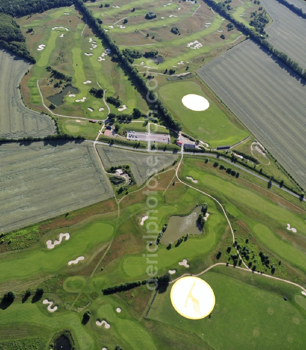 Aerial photograph Groß Kienitz - View the golf course Great Kienitz southeast of the airport BER Construction. Pictured are on the occasion of the Lufthansa Airlines media Cup placed logos