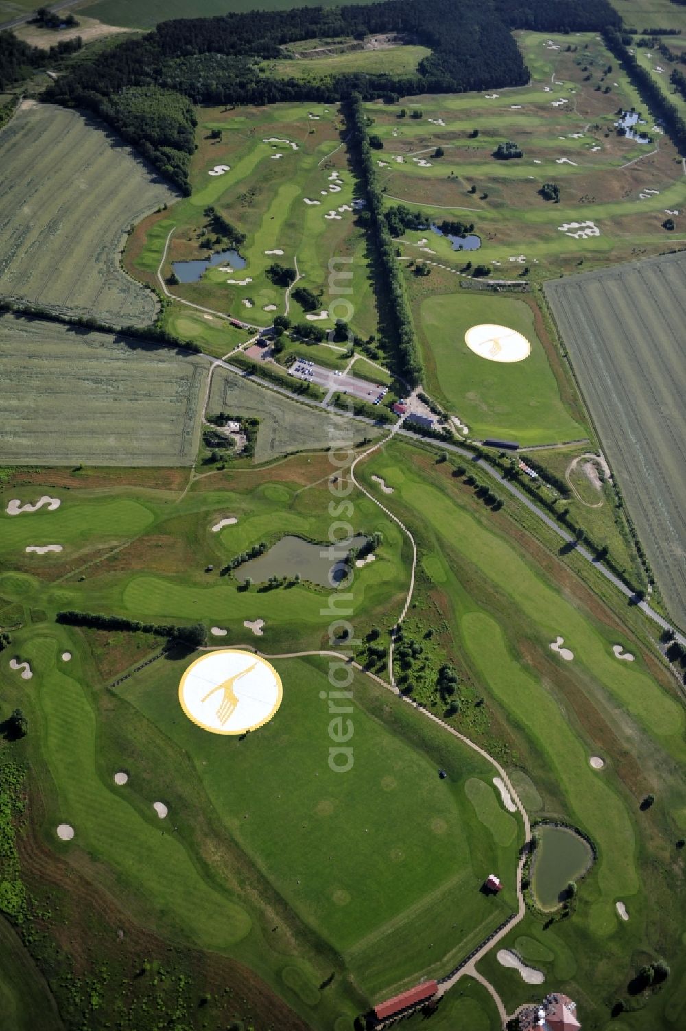 Groß Kienitz from the bird's eye view: View the golf course Great Kienitz southeast of the airport BER Construction. Pictured are on the occasion of the Lufthansa Airlines media Cup placed logos