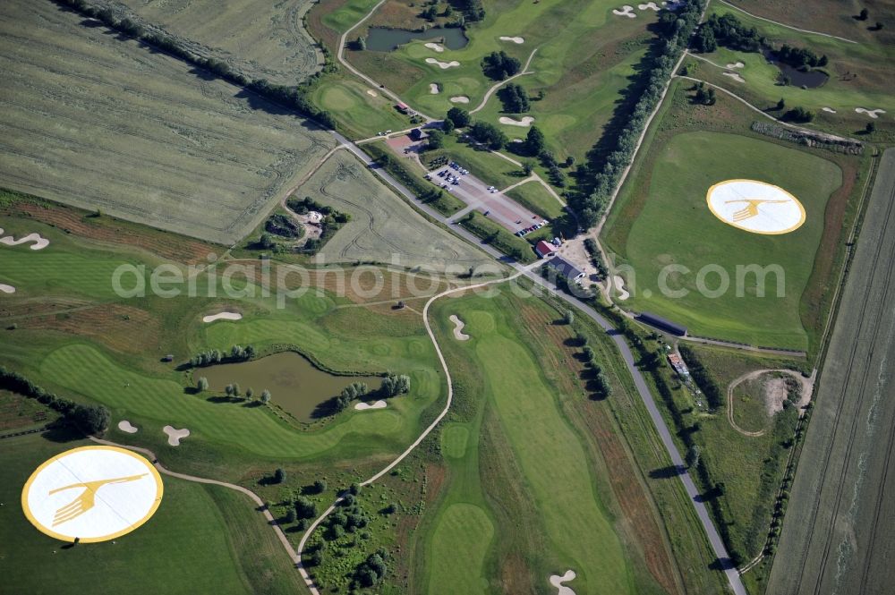 Groß Kienitz from above - View the golf course Great Kienitz southeast of the airport BER Construction. Pictured are on the occasion of the Lufthansa Airlines media Cup placed logos