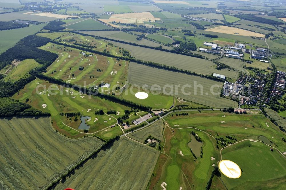 Aerial photograph Groß Kienitz - View the golf course Great Kienitz southeast of the airport BER Construction. Pictured are on the occasion of the Lufthansa Airlines media Cup placed logos