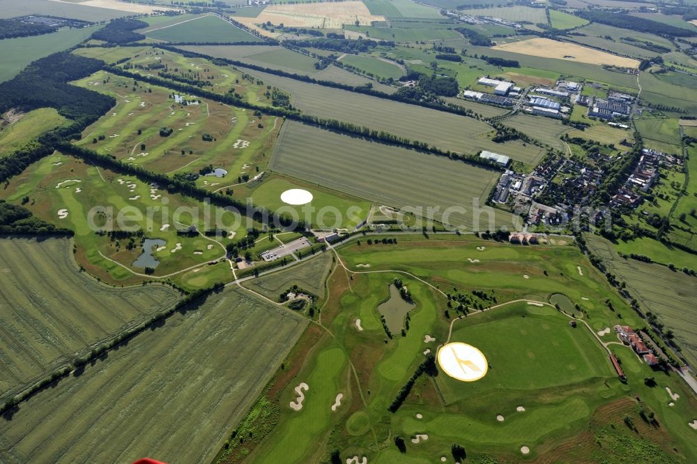 Groß Kienitz from above - View the golf course Great Kienitz southeast of the airport BER Construction. Pictured are on the occasion of the Lufthansa Airlines media Cup placed logos