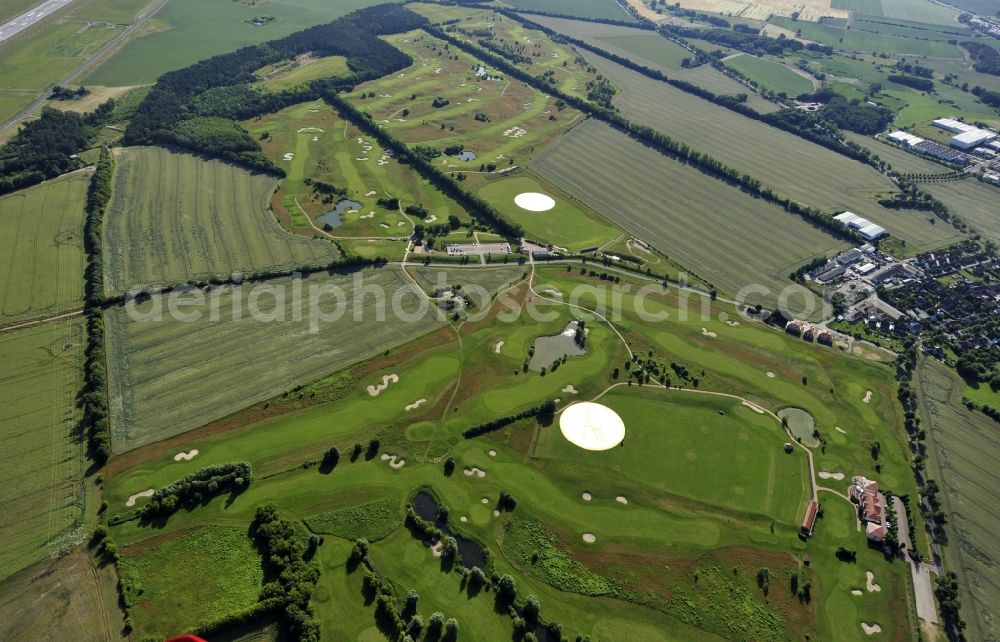 Aerial image Groß Kienitz - View the golf course Great Kienitz southeast of the airport BER Construction. Pictured are on the occasion of the Lufthansa Airlines media Cup placed logos