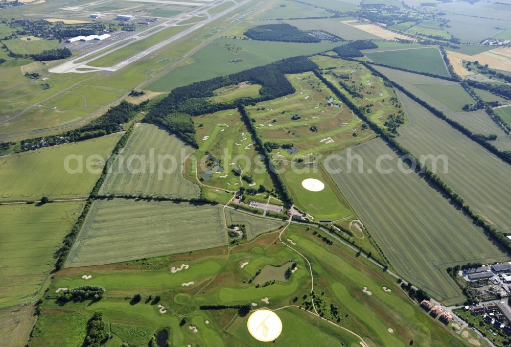 Groß Kienitz from the bird's eye view: View the golf course Great Kienitz southeast of the airport BER Construction. Pictured are on the occasion of the Lufthansa Airlines media Cup placed logos