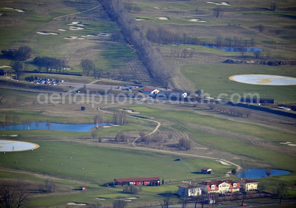 Groß Kienitz from above - View the golf course Great Kienitz southeast of the airport BER Construction. Pictured are on the occasion of the Lufthansa Airlines media Cup placed logos