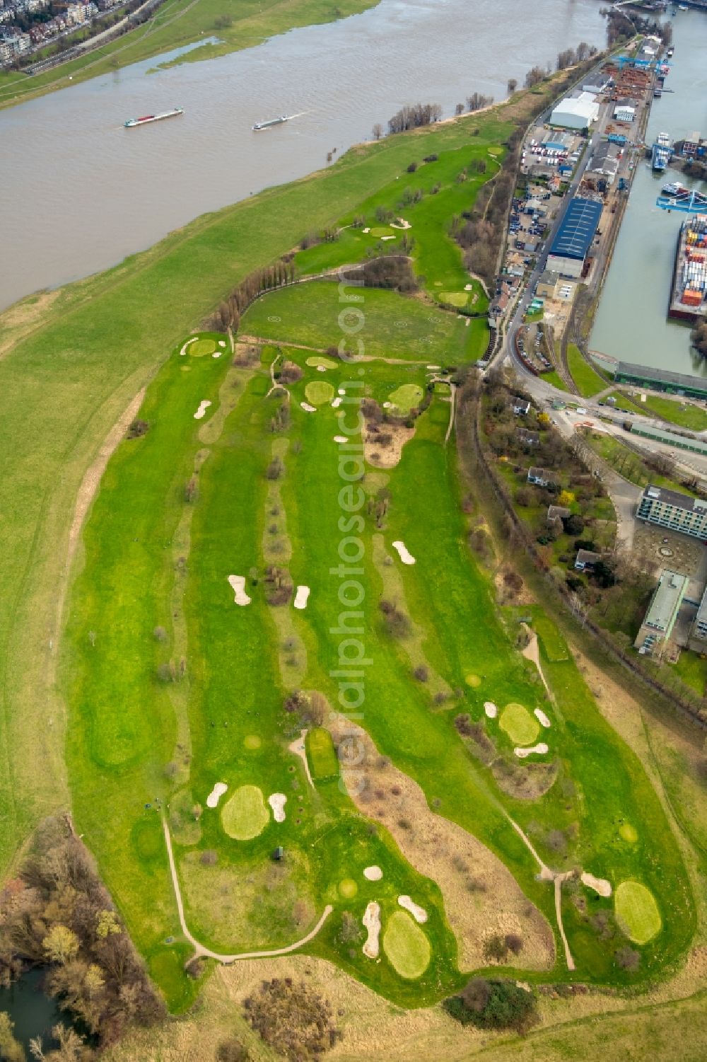 Düsseldorf from the bird's eye view: Grounds of the Golf course at of GSV Golf-Sport-Verein Duesseldorf e.V. Auf of Lausward in Duesseldorf in the state North Rhine-Westphalia, Germany