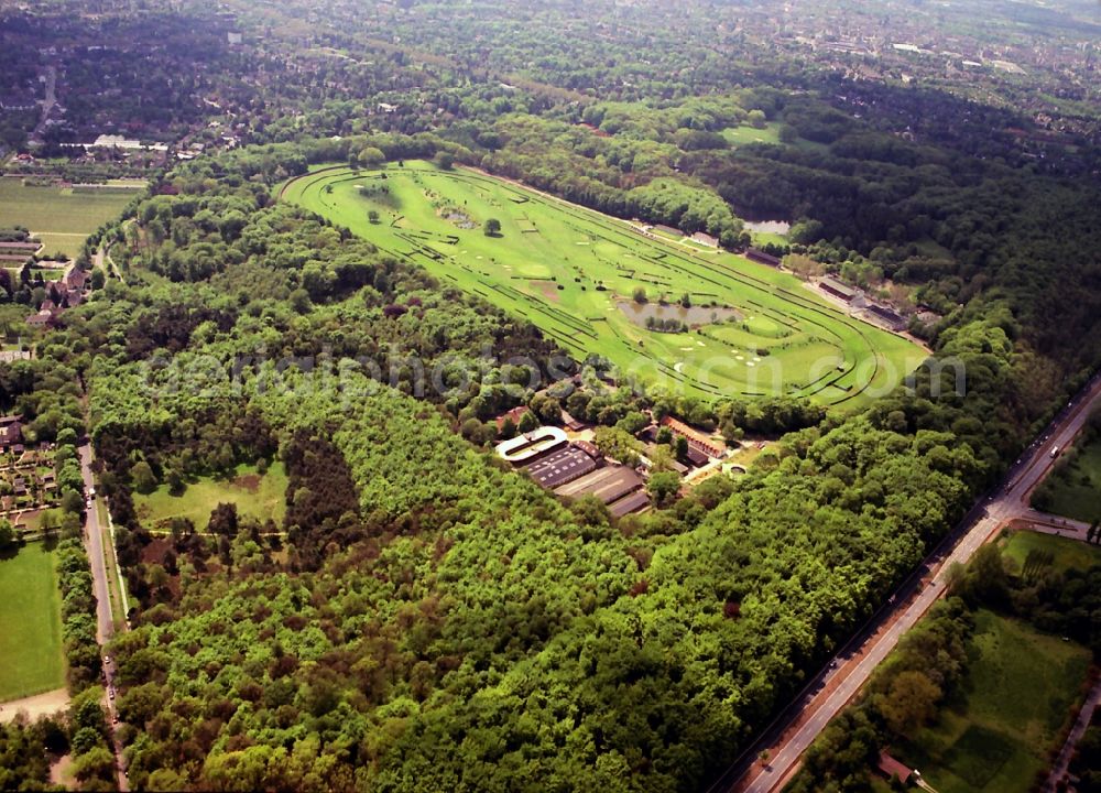 Aerial photograph Krefeld - Grounds of the Golf course at Golf Club City Forest eV in Krefeld in North Rhine-Westphalia. golfclub-stadtwald.de