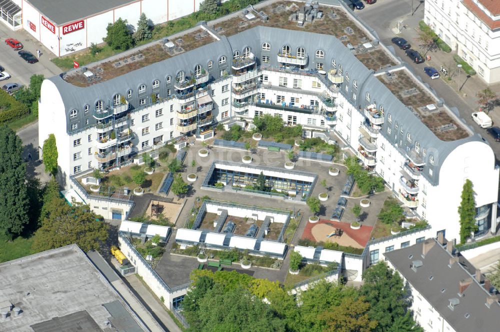 Berlin from above - Wohnhaus an der Gotlindestraße Ecke Wotanstraße in Berlin-Lichtenberg.