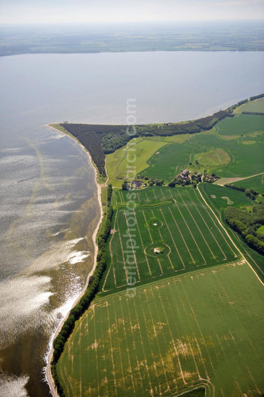 Aerial photograph Grabow auf Zudar - Der Ort Grabow auf der Halbinsel Zudar der Insel Rügen am Ufer des Greifswalder Boddens in Mecklenburg-Vorpommern. The village Grabow at the paninsula Zudar of the island Rugia.