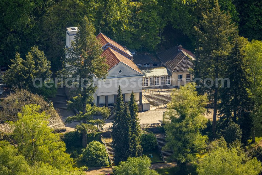 Hagen from the bird's eye view: Grave rows on the grounds of the cemetery Delstern Am Berghang in Hagen in the state North Rhine-Westphalia, Germany