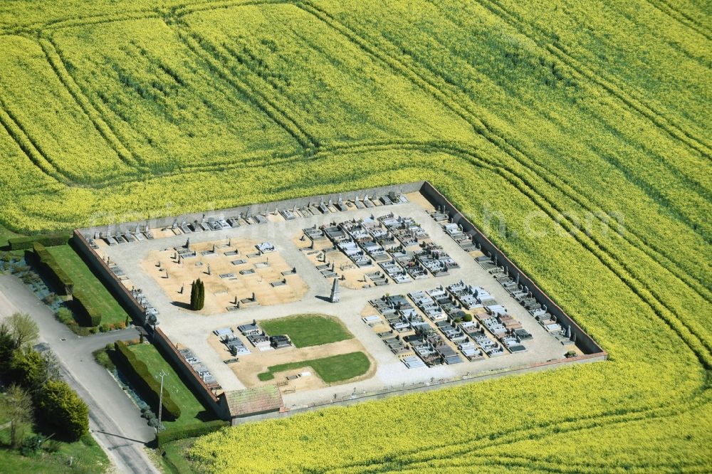 Aerial photograph Aillant-sur-Milleron - Grave rows on the grounds of the cemetery in Aillant-sur-Milleron in Centre-Val de Loire, France