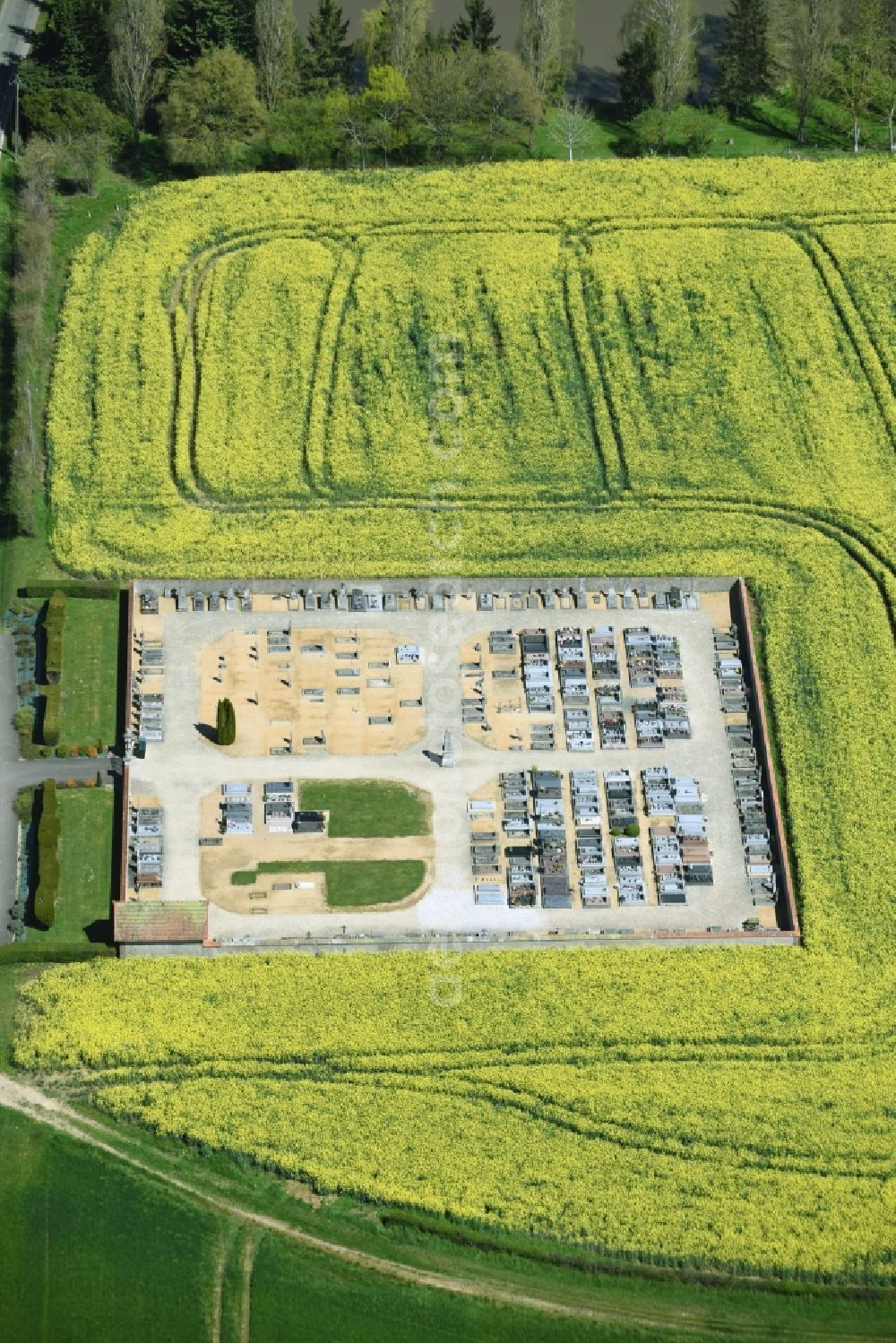 Aerial image Aillant-sur-Milleron - Grave rows on the grounds of the cemetery in Aillant-sur-Milleron in Centre-Val de Loire, France