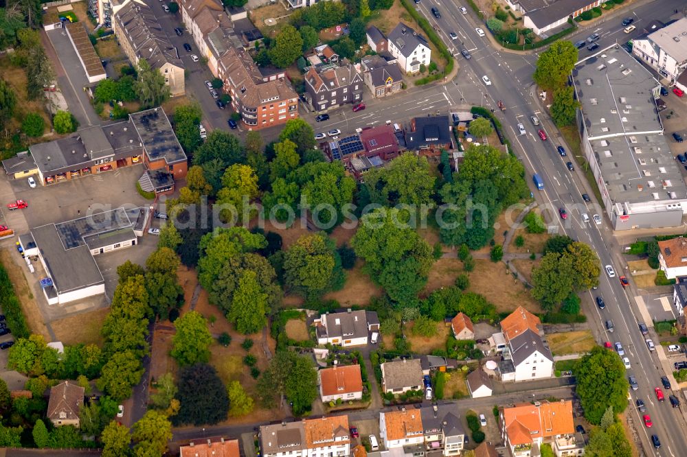 Waltrop from the bird's eye view: Grave rows on the grounds of the cemetery Alter juedischer Friedhof in Waltrop in the state North Rhine-Westphalia, Germany