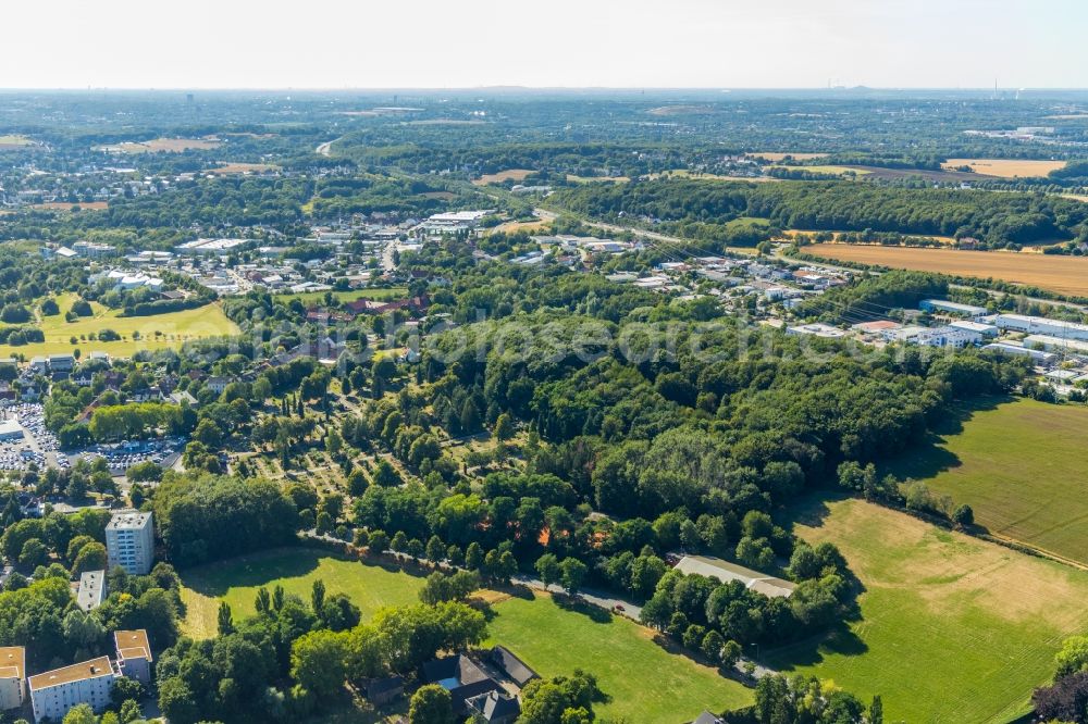 Witten from above - Grave rows on the grounds of the cemetery Annen on Diesterwegstrasse in Witten in the state North Rhine-Westphalia, Germany