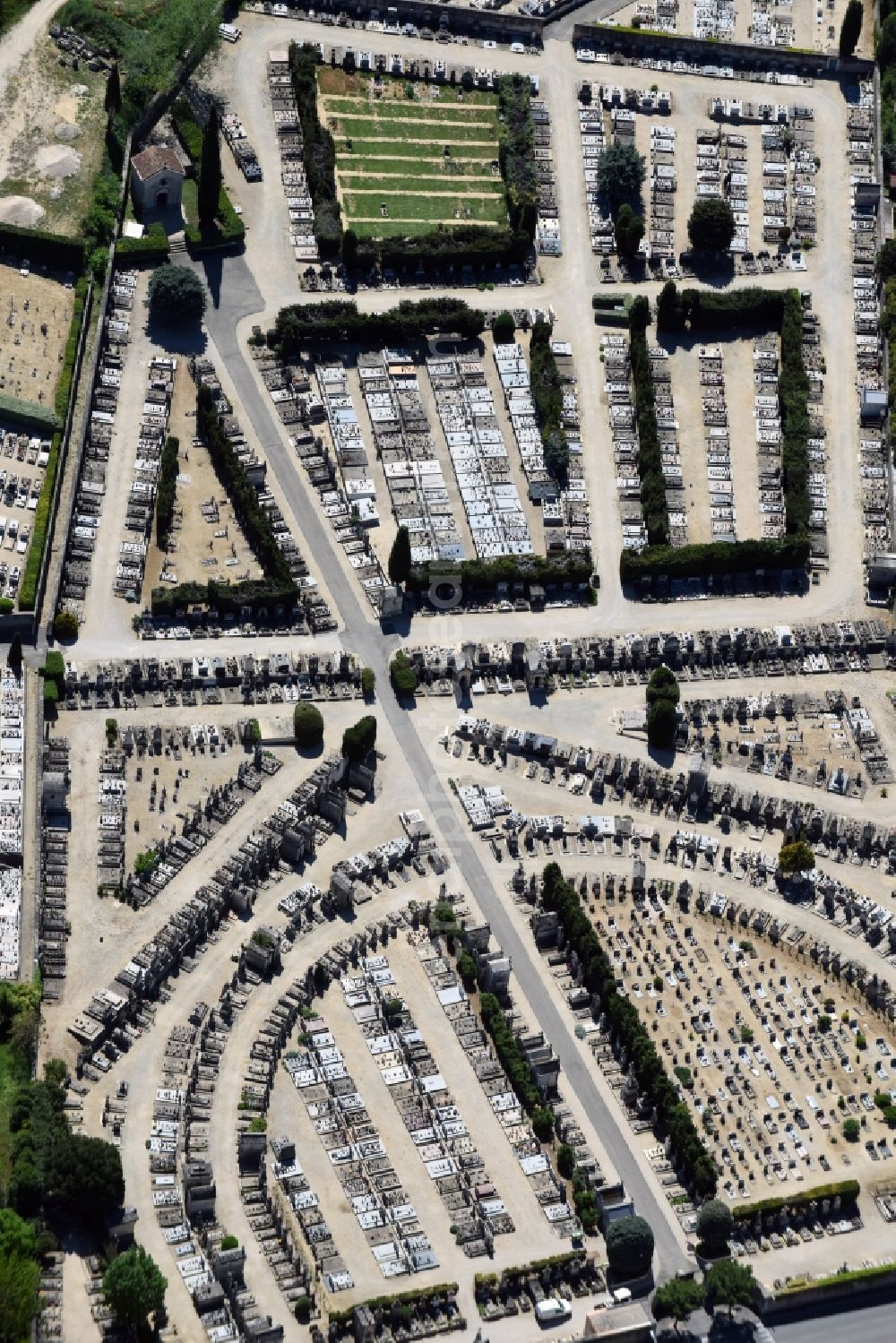 Aerial image Apt - Grave rows on the grounds of the cemetery in Apt in Provence-Alpes-Cote d'Azur, France