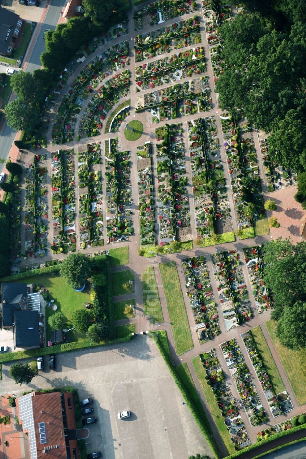 Aerial photograph Bakum - Grave rows on the grounds of the cemetery in Bakum in the state Lower Saxony