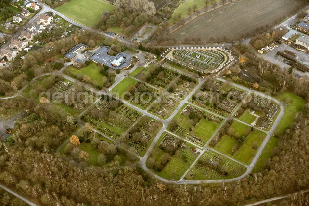 Gelsenkirchen from above - Grave rows on the grounds of the cemetery Beckhausen-Sutum on Harpenstrasse in the district Beckhausen in Gelsenkirchen in the state North Rhine-Westphalia, Germany