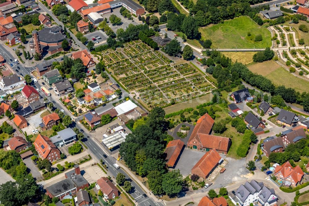 Beelen from the bird's eye view: Grave rows on the grounds of the cemetery on Greffener Strasse in Beelen in the state North Rhine-Westphalia, Germany