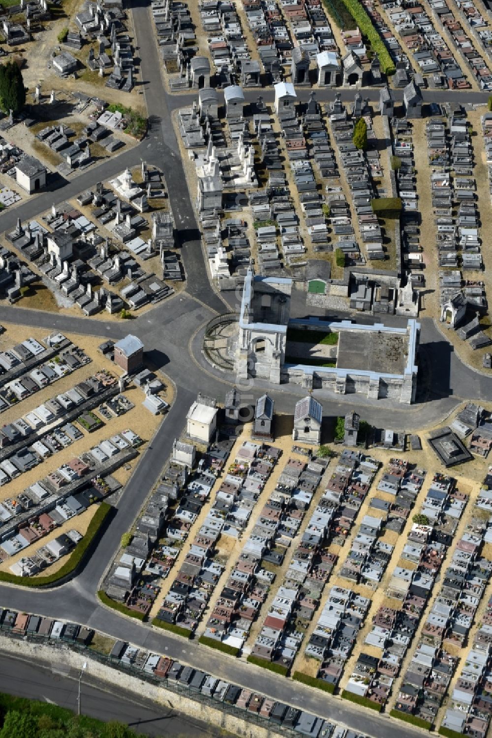 Aerial image Clermont - Grave rows on the grounds of the cemetery in Clermont in Nord-Pas-de-Calais Picardy, France