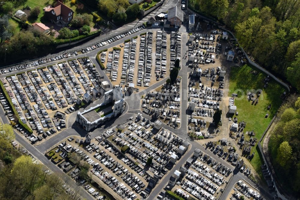 Aerial photograph Clermont - Grave rows on the grounds of the cemetery in Clermont in Nord-Pas-de-Calais Picardy, France