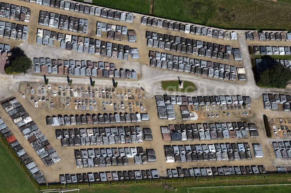 Coutras from the bird's eye view: Grave rows on the grounds of the cemetery in Coutras in Aquitaine Limousin Poitou-Charentes, France