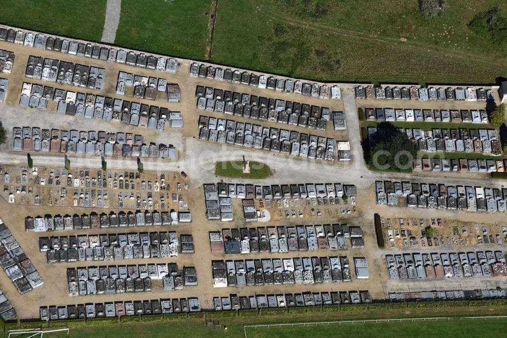 Aerial image Coutras - Grave rows on the grounds of the cemetery in Coutras in Aquitaine Limousin Poitou-Charentes, France