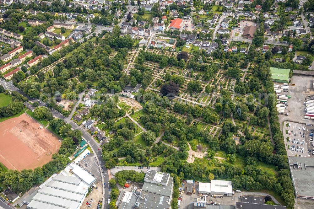 Schwelm from the bird's eye view: Grave rows on the grounds of the cemetery Evangelischer Friedhof Schwelm on Barmer Strasse in Schwelm in the state North Rhine-Westphalia, Germany