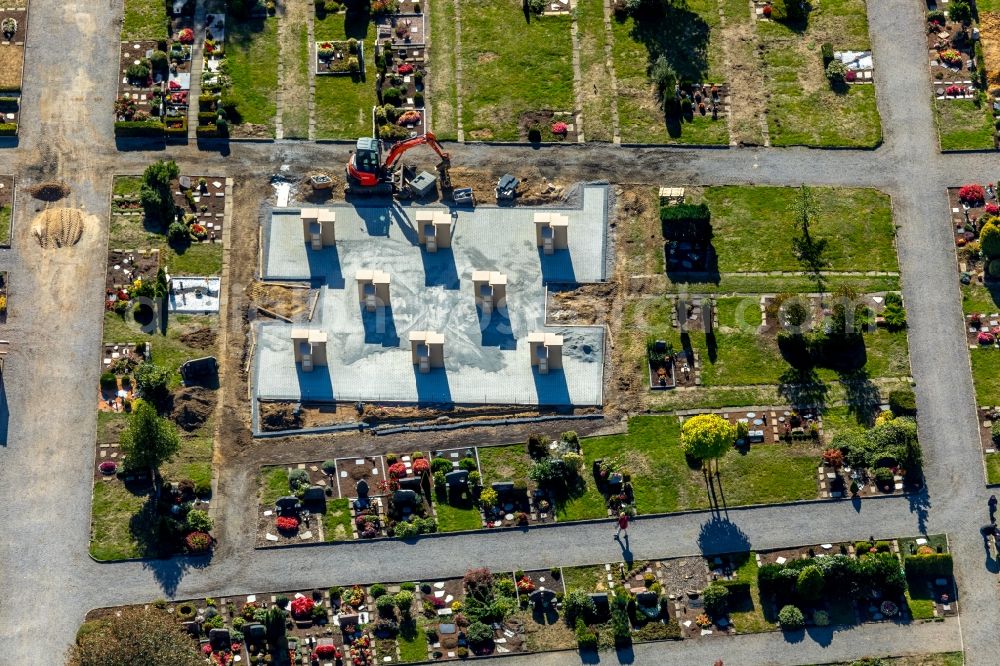 Hagen from above - Grave rows on the grounds of the cemetery Evangelischer and Katholischer Friedhof Boele in the district Boele in Hagen in the state North Rhine-Westphalia, Germany