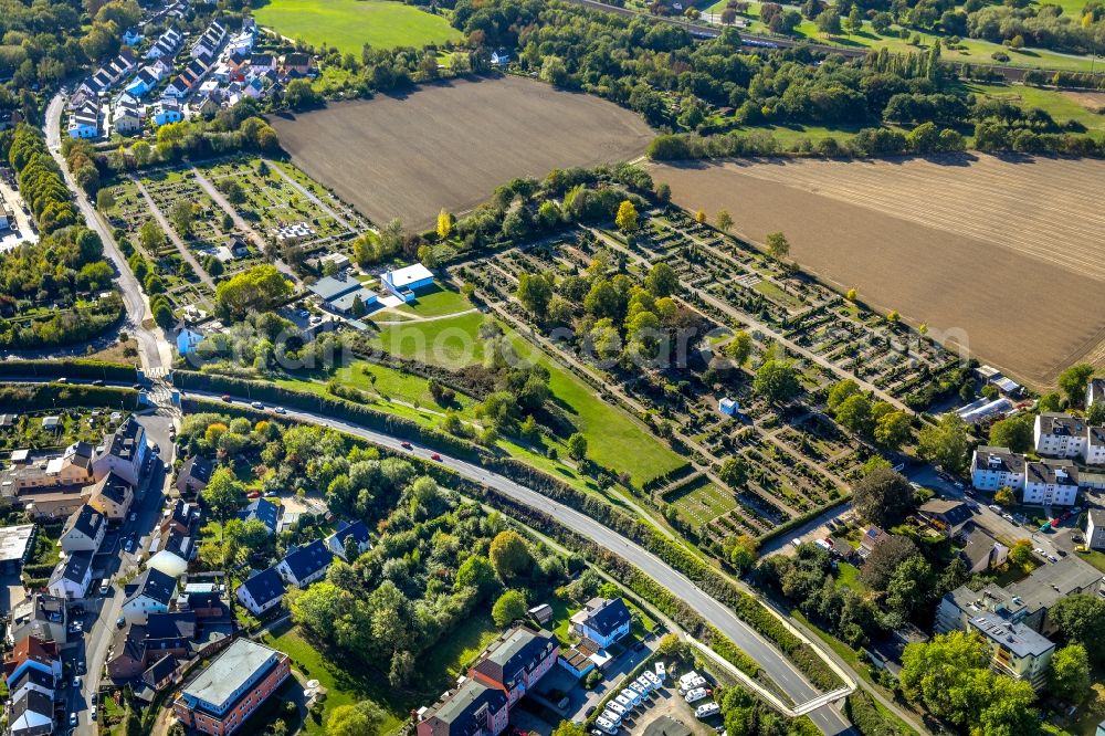 Hagen from the bird's eye view: Grave rows on the grounds of the cemetery Evangelischer and Katholischer Friedhof Boele in the district Boele in Hagen in the state North Rhine-Westphalia, Germany