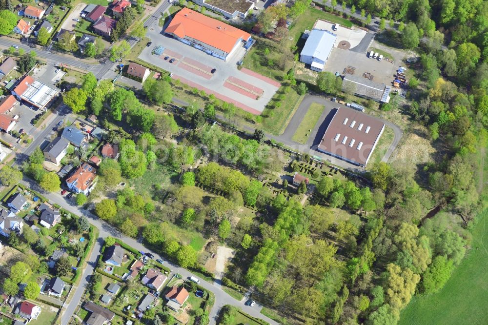 Aerial image Fredersdorf-Vogelsdorf - Grave rows on the grounds of the cemetery in Fredersdorf-Vogelsdorf in the state Brandenburg