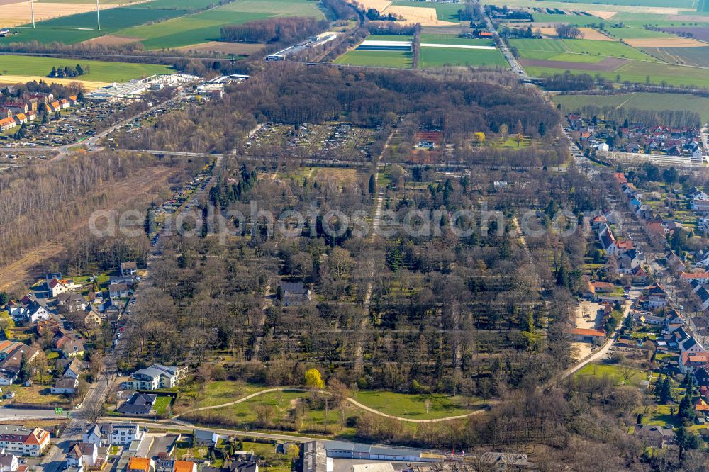 Aerial photograph Soest - Grave rows on the grounds of the cemetery Friedhon street Nottebohmweg of Soest on street Nottebohmweg in Soest in the state North Rhine-Westphalia, Germany