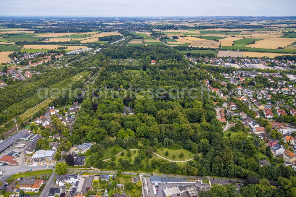 Soest from the bird's eye view: Grave rows on the grounds of the cemetery Friedhon street Nottebohmweg of Soest on street Nottebohmweg in Soest in the state North Rhine-Westphalia, Germany