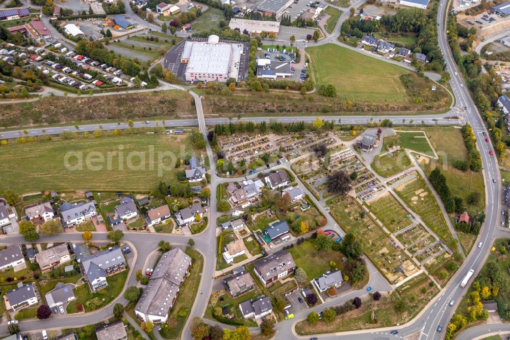 Winterberg from the bird's eye view: Grave rows on the grounds of the cemetery Friedhof Winterberg Am Suedhang in Winterberg in the state North Rhine-Westphalia, Germany