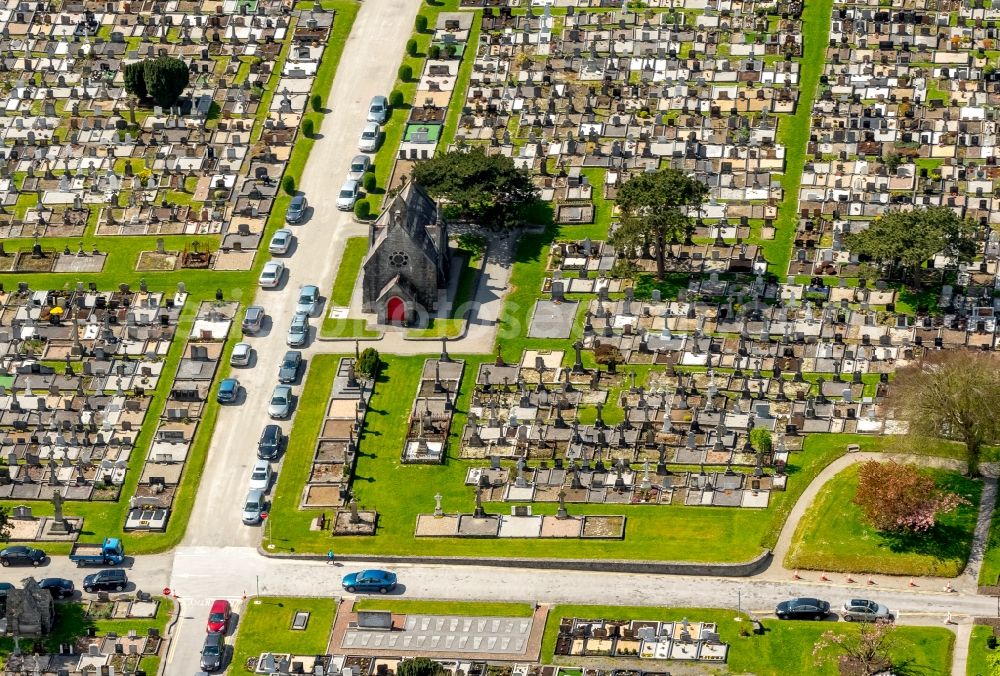 Aerial photograph Galway - Grave rows on the grounds of the cemetery in Galway, Ireland