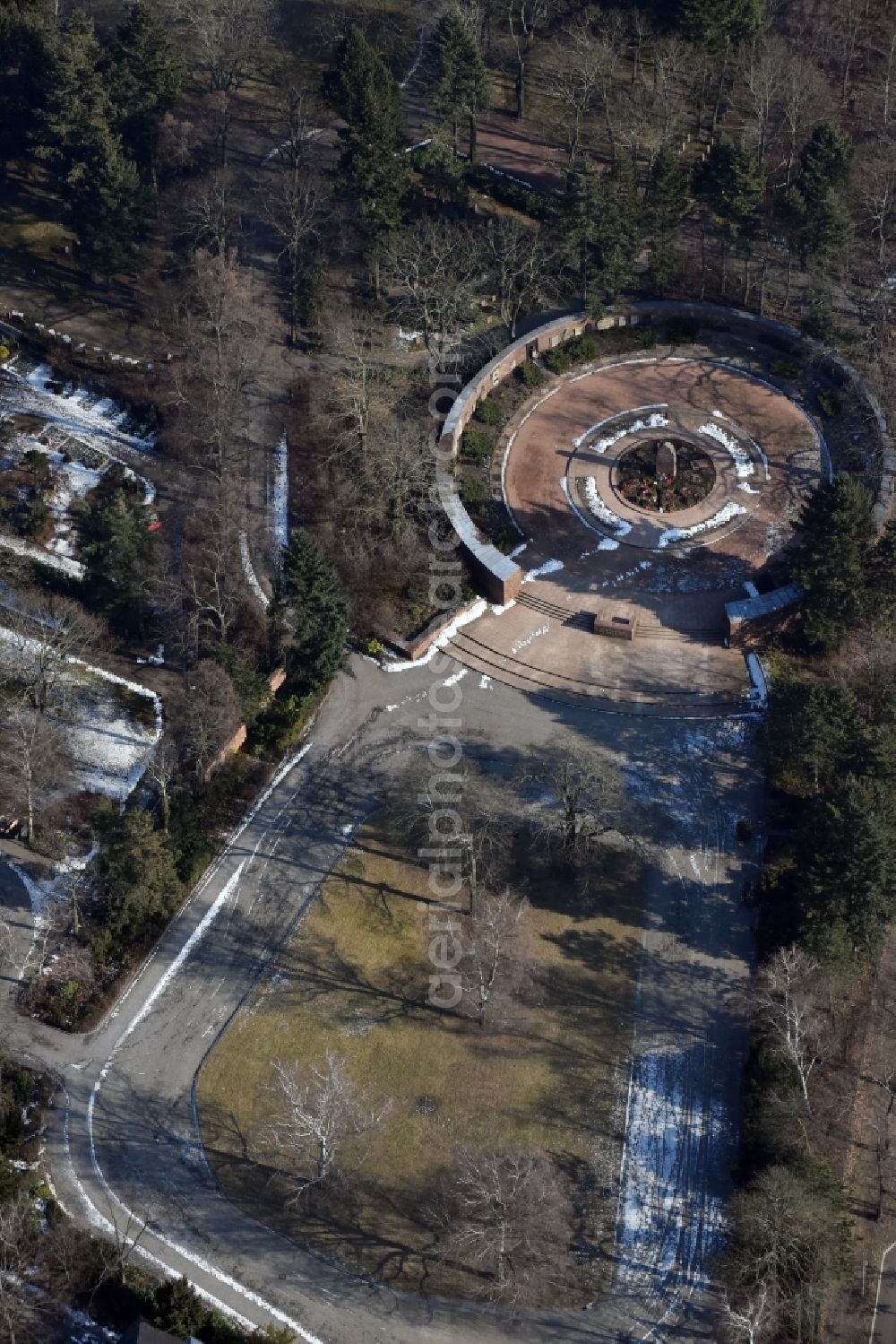 Aerial image Berlin - Grave rows on the grounds of the cemetery Gedenkstaette der Sozialisten Gudrunstrasse in the district Lichtenberg in Berlin