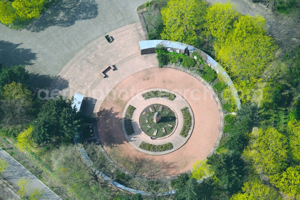 Aerial photograph Berlin - Grave rows on the grounds of the cemetery Gedenkstaette der Sozialisten Gudrunstrasse in the district Lichtenberg in Berlin