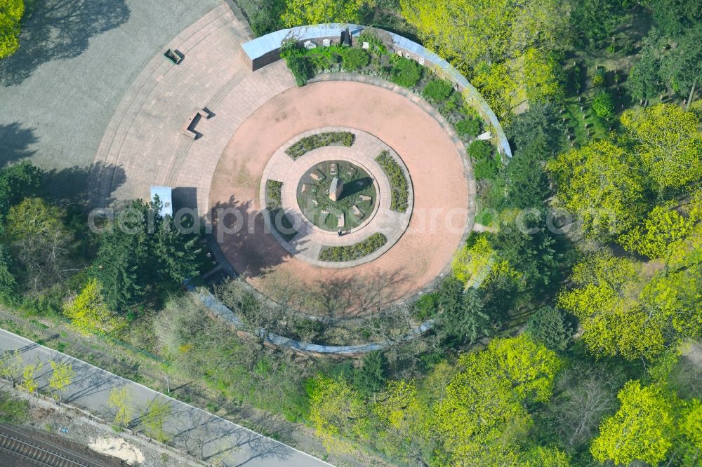 Berlin from above - Grave rows on the grounds of the cemetery Gedenkstaette der Sozialisten Gudrunstrasse in the district Lichtenberg in Berlin