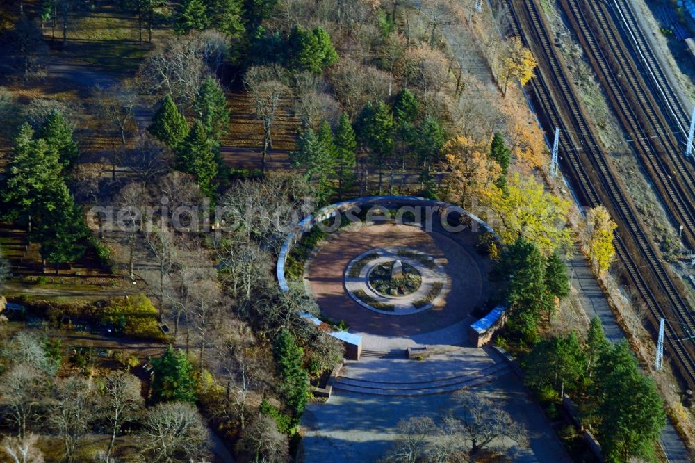 Aerial photograph Berlin - Grave rows on the grounds of the cemetery Gedenkstaette of Sozialisten in the district Lichtenberg in Berlin, Germany