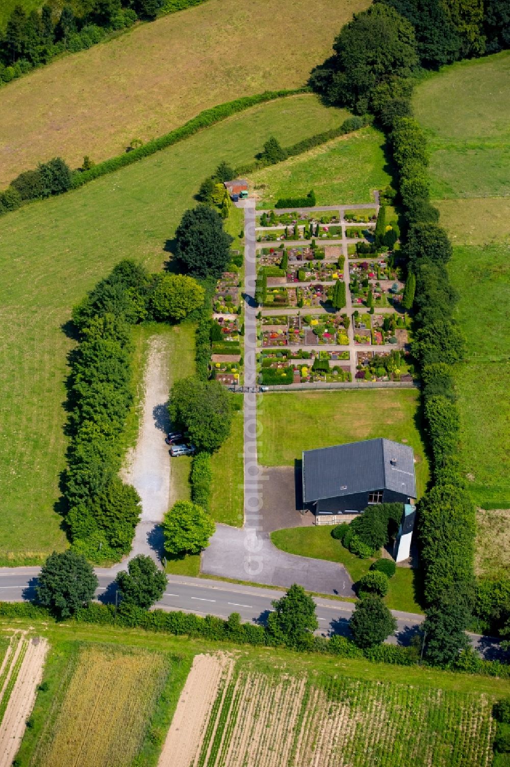 Hattingen from above - Grave rows on the grounds of the cemetery in Hattingen in the state North Rhine-Westphalia