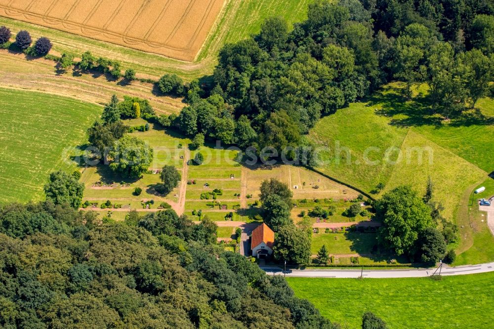 Hattingen from the bird's eye view: Grave rows on the grounds of the cemetery V on the road at the water tower in Hattingen in North Rhine-Westphalia