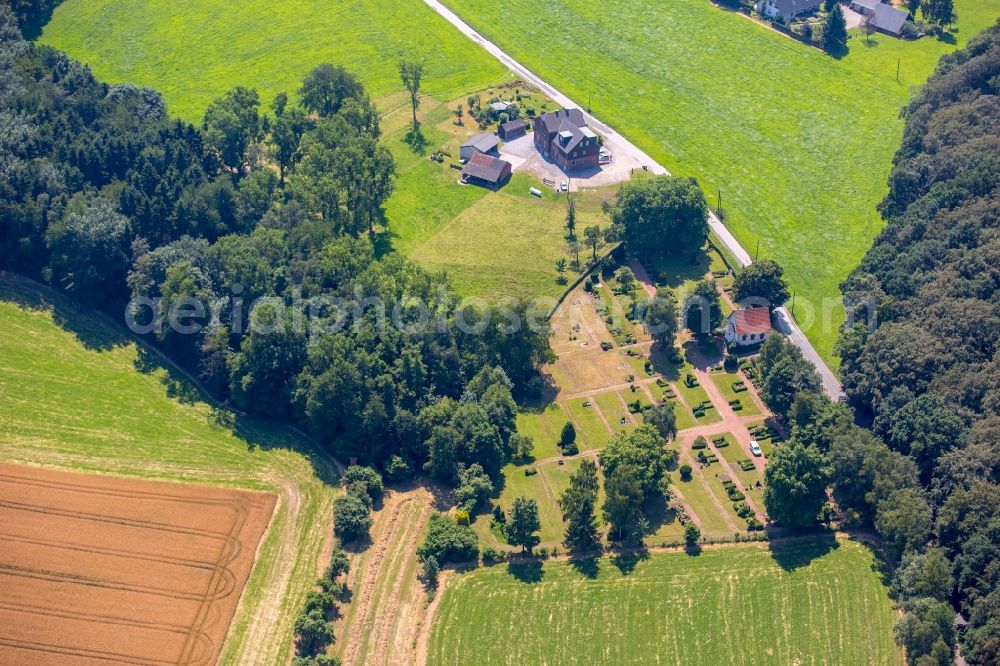 Aerial photograph Hattingen - Grave rows on the grounds of the cemetery in Hattingen in the state North Rhine-Westphalia