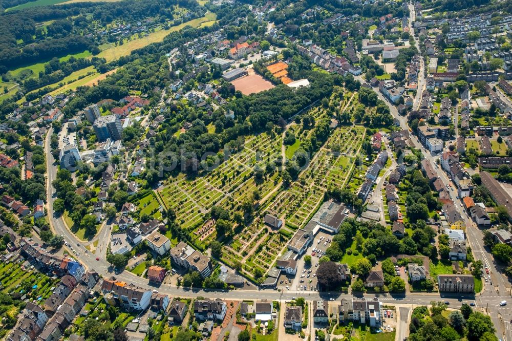 Aerial photograph Hattingen - Grave rows on the grounds of the cemetery in Hattingen in the state North Rhine-Westphalia